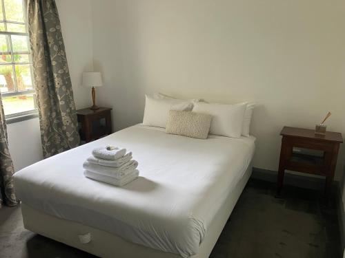 1 queen bed, 1 twin bed