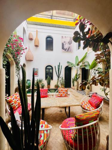 Riad privé, 5 suites et piscine - Tap to explore photos