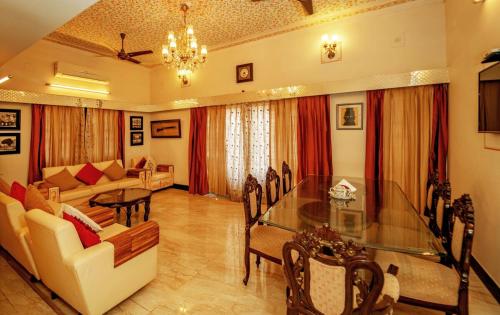 Santosh Villa - The House of Antiques and Art