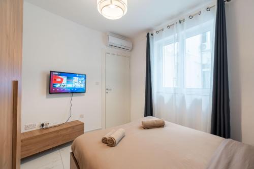Sliema A20 - 5 mins walk to Valletta Ferry - Shopping Mall and Bay by QuickTrips 3