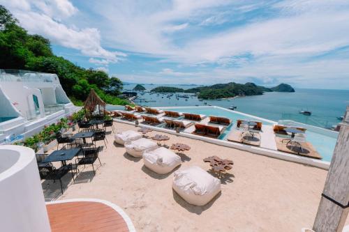 Zwembad, Loccal Collection Hotel near Komodo Airport