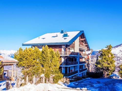 Apartment Mont-Soleil 2 by Interhome in Нанда