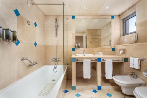 room detail thumbnail 2