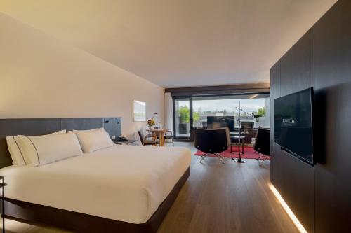 room detail thumbnail 1