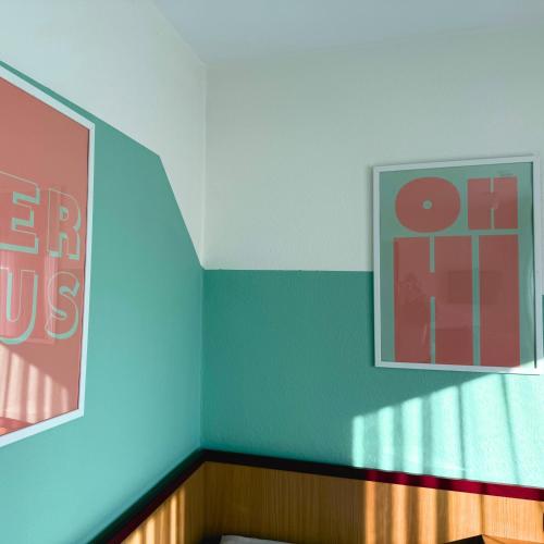 2 twin beds