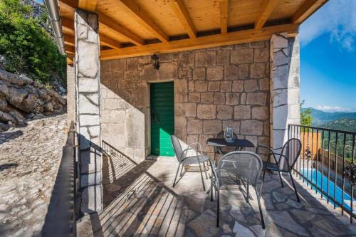 Stone Two Bedroom Villa with Pool in Staševica