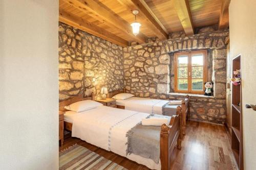 Stone Two Bedroom Villa with Pool in Staševica
