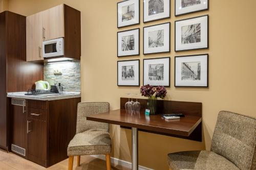 Budapest Holidays Apartments - image 14