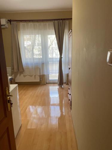 Queen Room with Balcony image 1