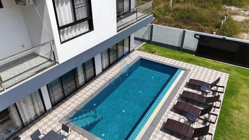 Dragon Pool Villa Aonang in Ban Sai Thai