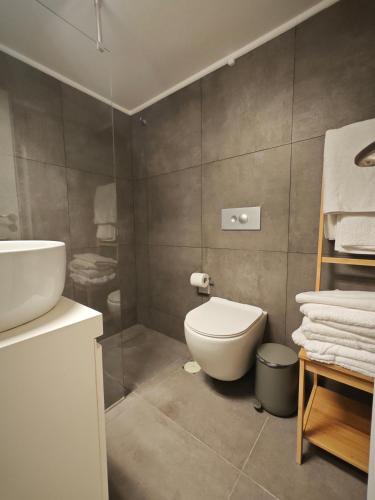 Caravin Wanderhome Acropolis13 1 min from Acropolis Museum - image 2