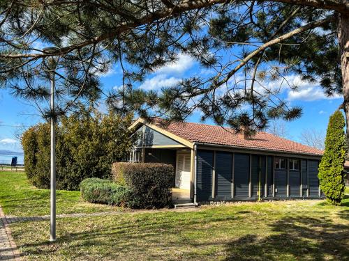 2 bedrooms, 5 beds