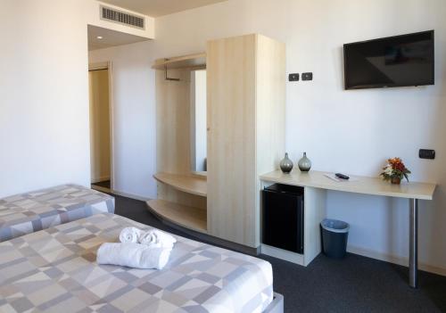 3 twin beds