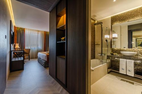 room detail thumbnail 1