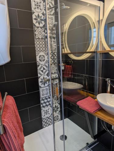 Fürdőszoba, Au Logis de Véchillot (Au Logis de Vechillot) in Angouleme Városközpont