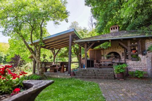 Facilities, House Mikin Dol in Batina