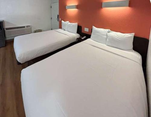 2 double beds