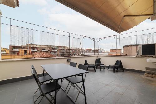 Trastevere Station Bright Apartment with Terrace, Řím