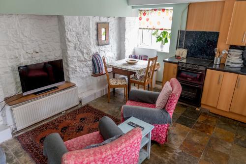 2 bedrooms, 4 beds