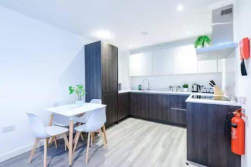 2 Bed Apartment Northern Quarter, Manchester (photo 8)