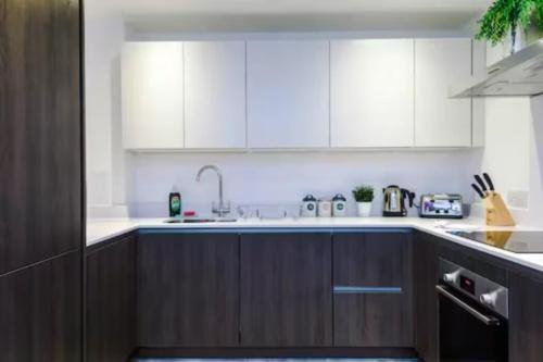 2 Bed Apartment Northern Quarter, Manchester (photo 11)