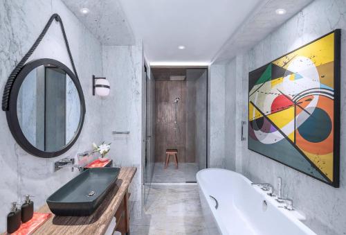 room detail thumbnail 2