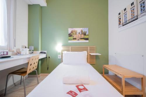 Single Room image 2