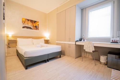 Double Room image 6