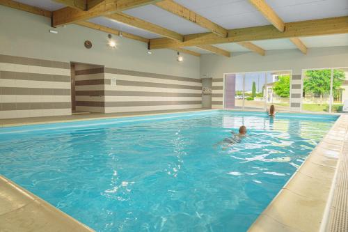 Zwembad, Kyriad Sens in Sens