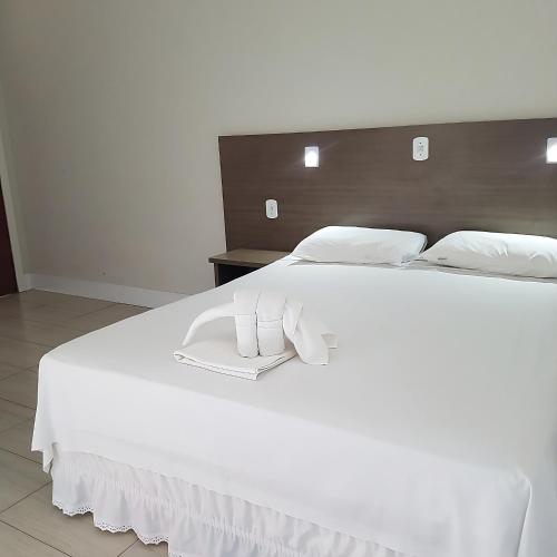 1 double bed, 2 twin beds