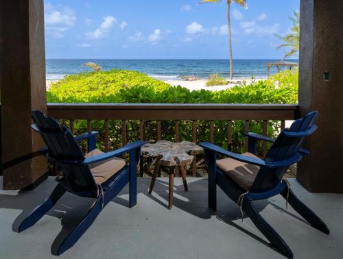 Rõdu/terrass, Featherstone Downstairs Apartment, Cayman Brac in The Moorings