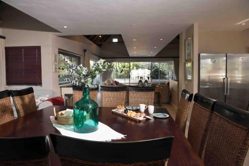 Seal Point, spacious beach villa on the beach