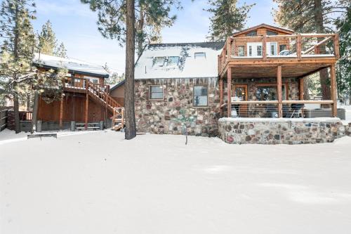 LAKEFRONT RACCOONS DEN - On the Lake in Big Bear Lake, USA