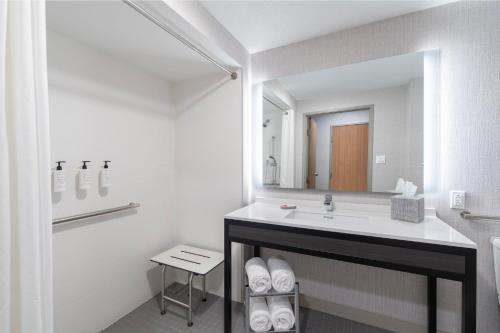 Executive King Room - Hearing Accessible - Non-Smoking