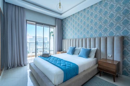 Modern Pool View Apartment - Fast Wi-Fi & Parking, Bouznika