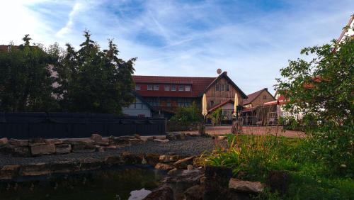 Dārzs, B&B Talstation Ferienwohnung für 2 Personen (B&B Talstation Ferienwohnung fur 2 Personen) in Weberstedt