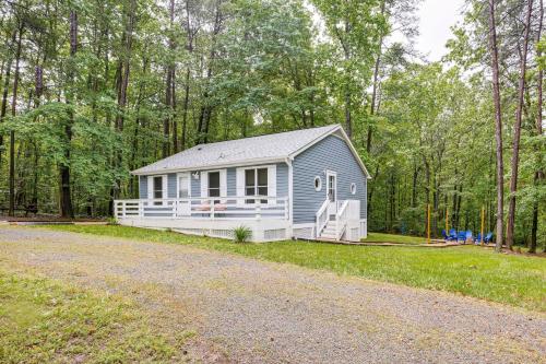 Mineral Cottage with Fire Pit Steps to Lake Anna! in Mineral, USA