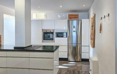 Awesome apartment in Calahonda w/ Outdoor swimming pool Outdoor swimming pool and 3 Bedrooms - image 8