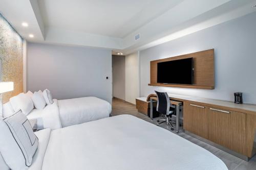 Larger Guest room, 2 Queen, Sofa bed, Partial ocean view