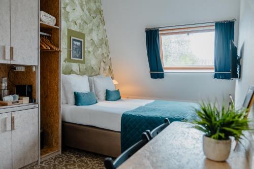 Economy Double Room image 4