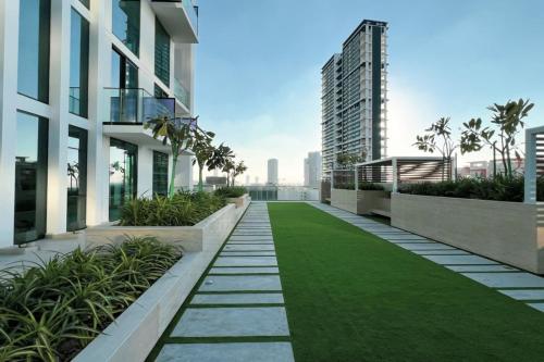 Large New Apartment Pool in JVC Community - image 12