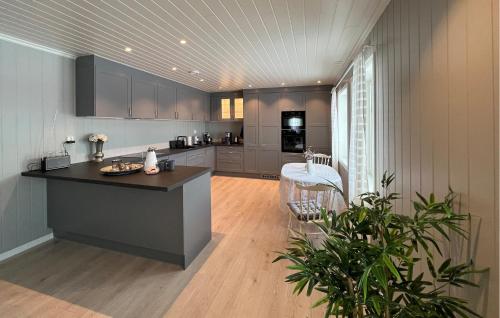 Lovely Home In Gran With Wifi Lovely Home In Gran With Wifi