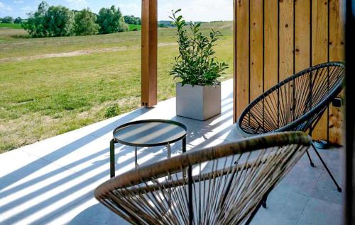 1 Bedroom Awesome Apartment In Binowo