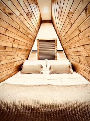 The Linkin a cozy mountain cabin with King Bed - image 2