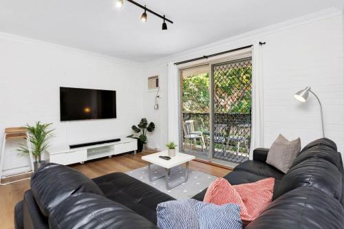 800m to the beach Stylish and Perfect location - image 5