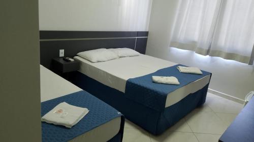 1 queen bed, 1 twin bed