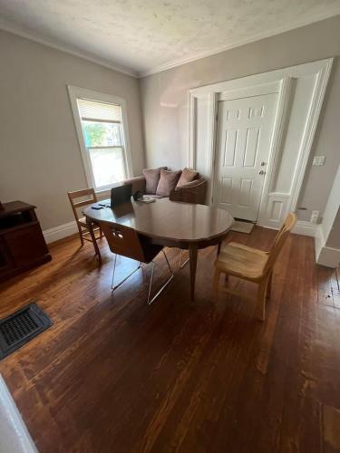 Private Attic room in shared home Near U of R near Susan B. Anthony-ház