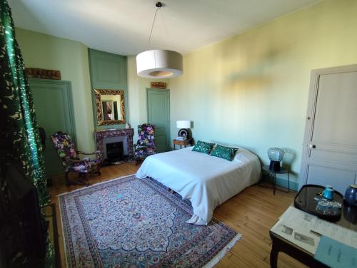 CLOCHI-CLOCHA in Montbrison