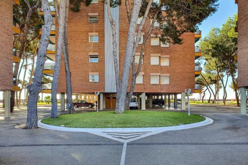 AT103 Pins Beachfront complex, beach view in Torredembarra