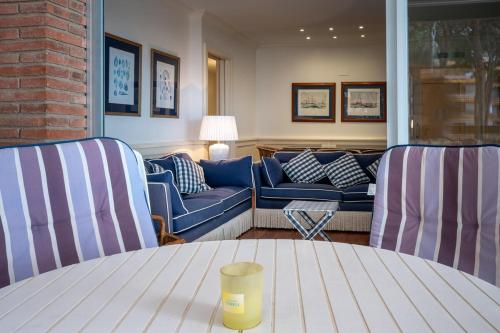 AT103 Pins Beachfront complex, beach view in Torredembarra